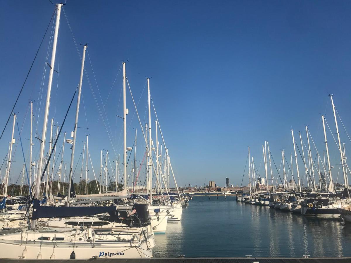 Stunning Marina Apartment Gosport Portsmouth Екстериор снимка